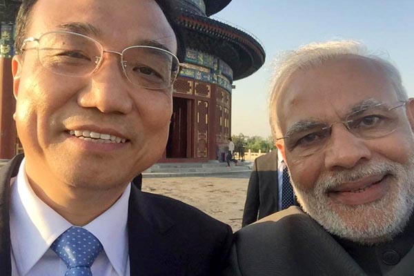 Narendra Modi with Chinese premier Li Keqiang