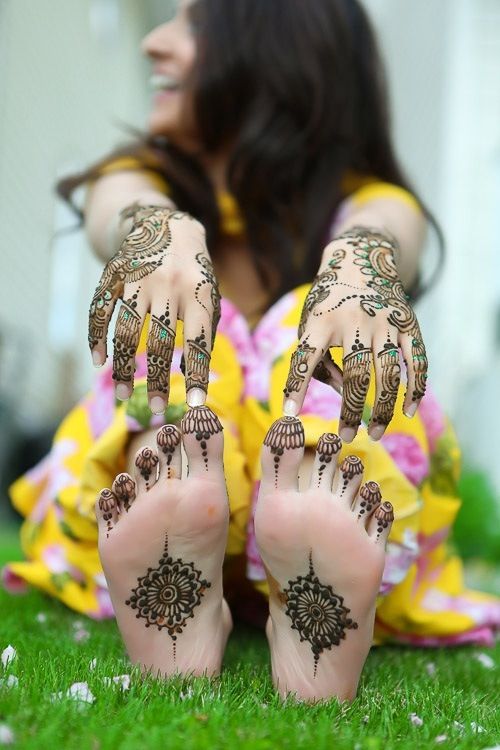 Lines and Dot Patterns Mehandi Design